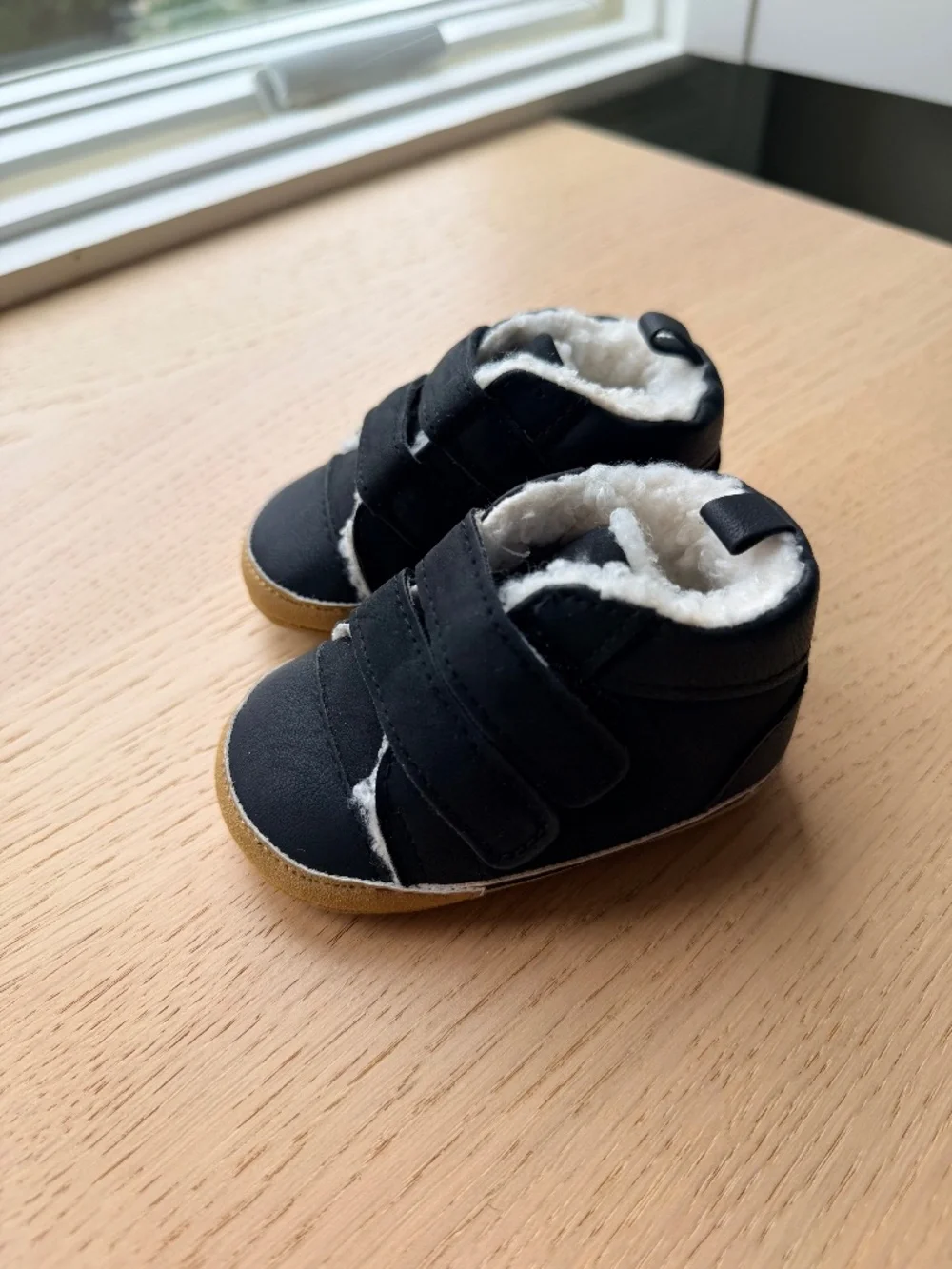 Carter's Baby boy sherpa boots, black- size 3-6 months
